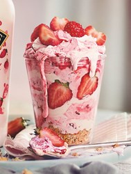 Himmlisches Strawberries & Cream Dessert image