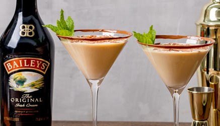 Baileys Minz Schokoladen Martini Cocktail image