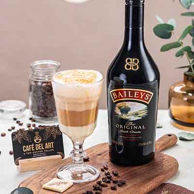 Baileys Coffee Brûlée: leche condensada, Baileys, café con crema de leche, azúcar moreno y fuego Thumbnail